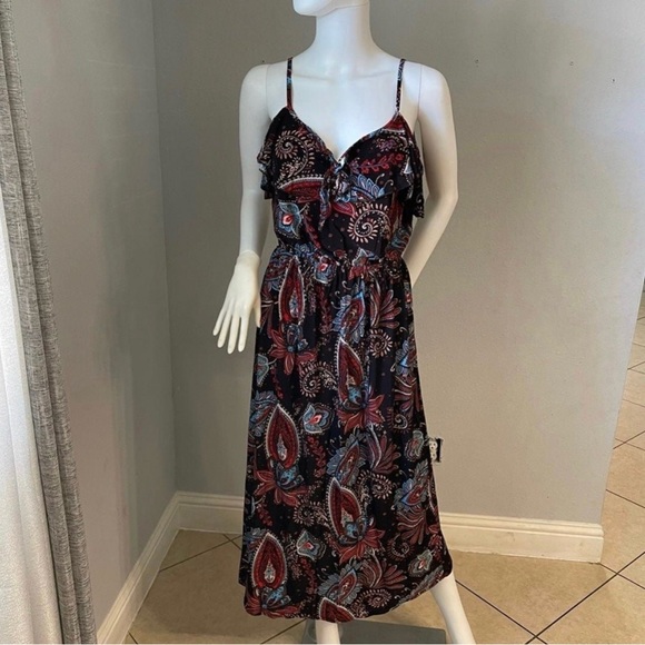 New Women’s Sleeveless Dress size 
Medium is available 
New with tags
Stretchy - Picture 3 of 9